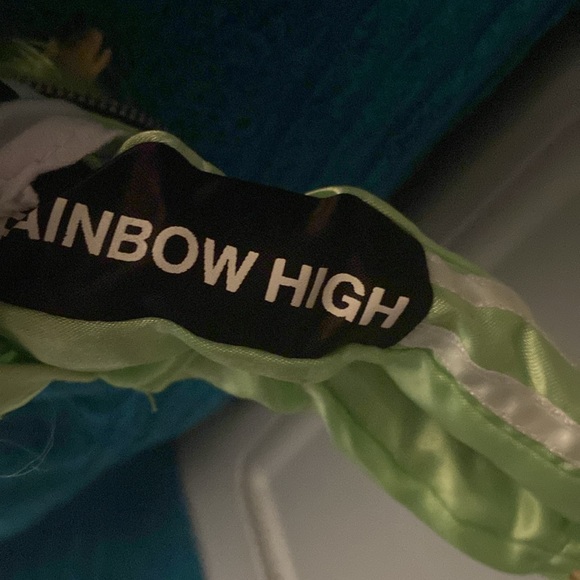 Rainbow High Jade Hunter Green Fashion Doll. - Picture 5 of 6